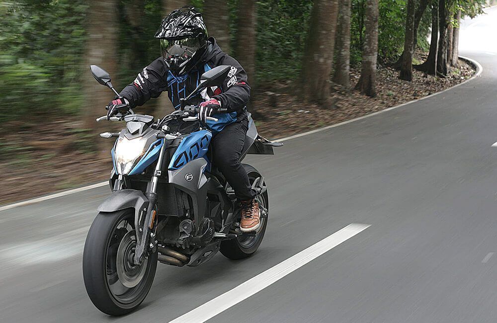 vožnja motocikala za početnike CFMOTO 2