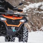 vožnja ATV vozila po snegu CFMOTO 1