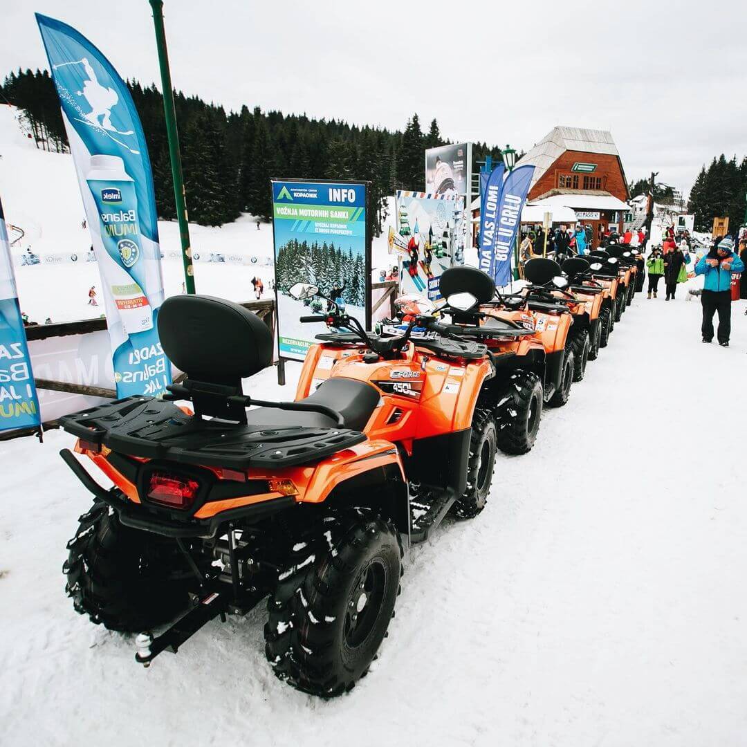 vožnja ATV vozila po snegu CFMOTO 2