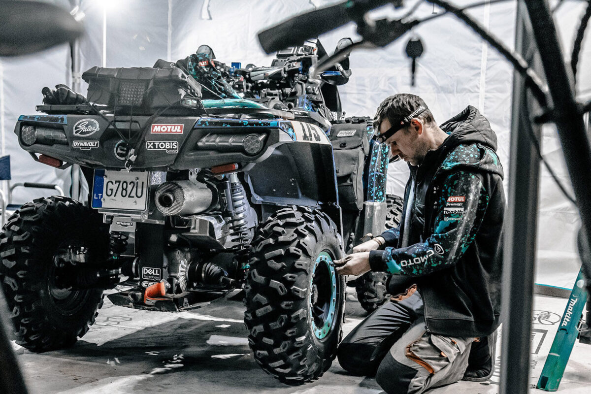 cfmoto cforce 1000 dakar rally
