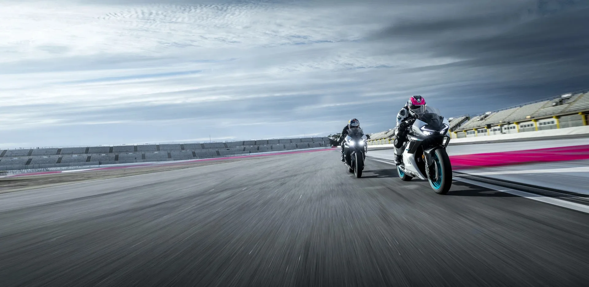 CFMOTO 675SR-R Slider